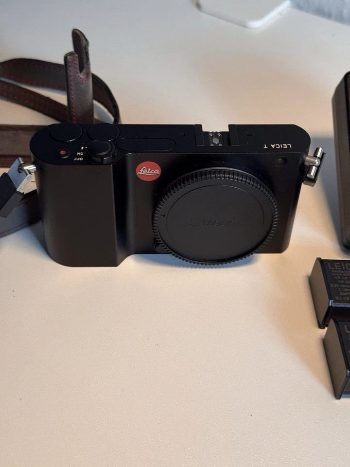Leica T Schwarz Black , Digitalkamera , Nur Gehäuse + Mehr