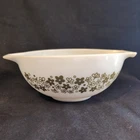 Vintage PYREX #443 Cinderella Mixing Bowl Crazy Daisy Pattern 2.5 QT Green