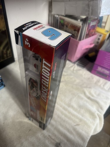 Chase Elliott #9 Llumar Windows 1:64 Hauler NASCAR Authentics New - Picture 5 of 5