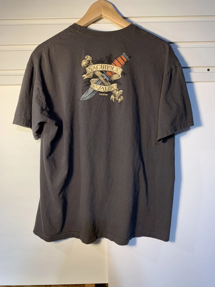 Camiseta Sacrifice & Valor tamanho G - Imagem 2 de 4