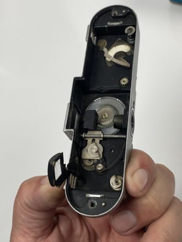 Rara fotocamera vintage Kodak Ektra 35 mm pellicola telemetro + Exa II: per parti di ricambio, così com'è. - Foto 22 di 24