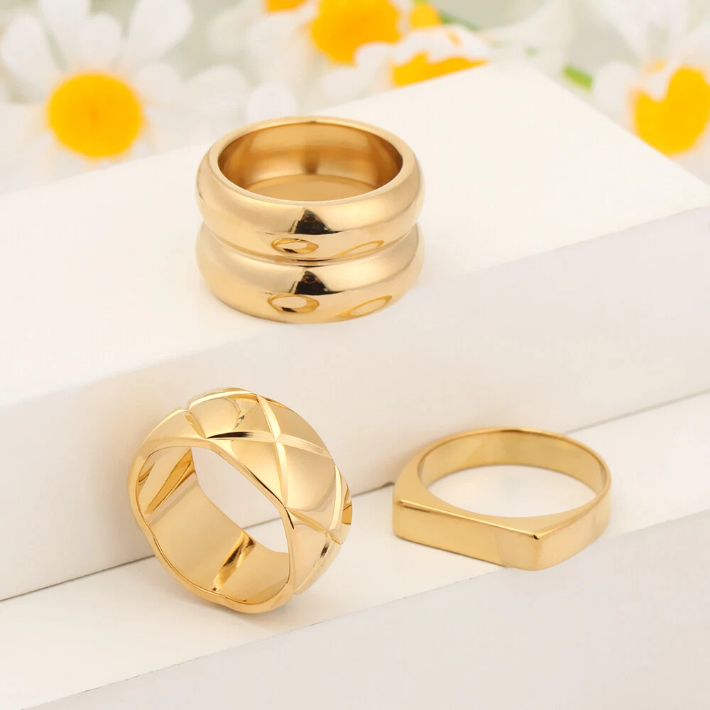 Ring with round circle outlet