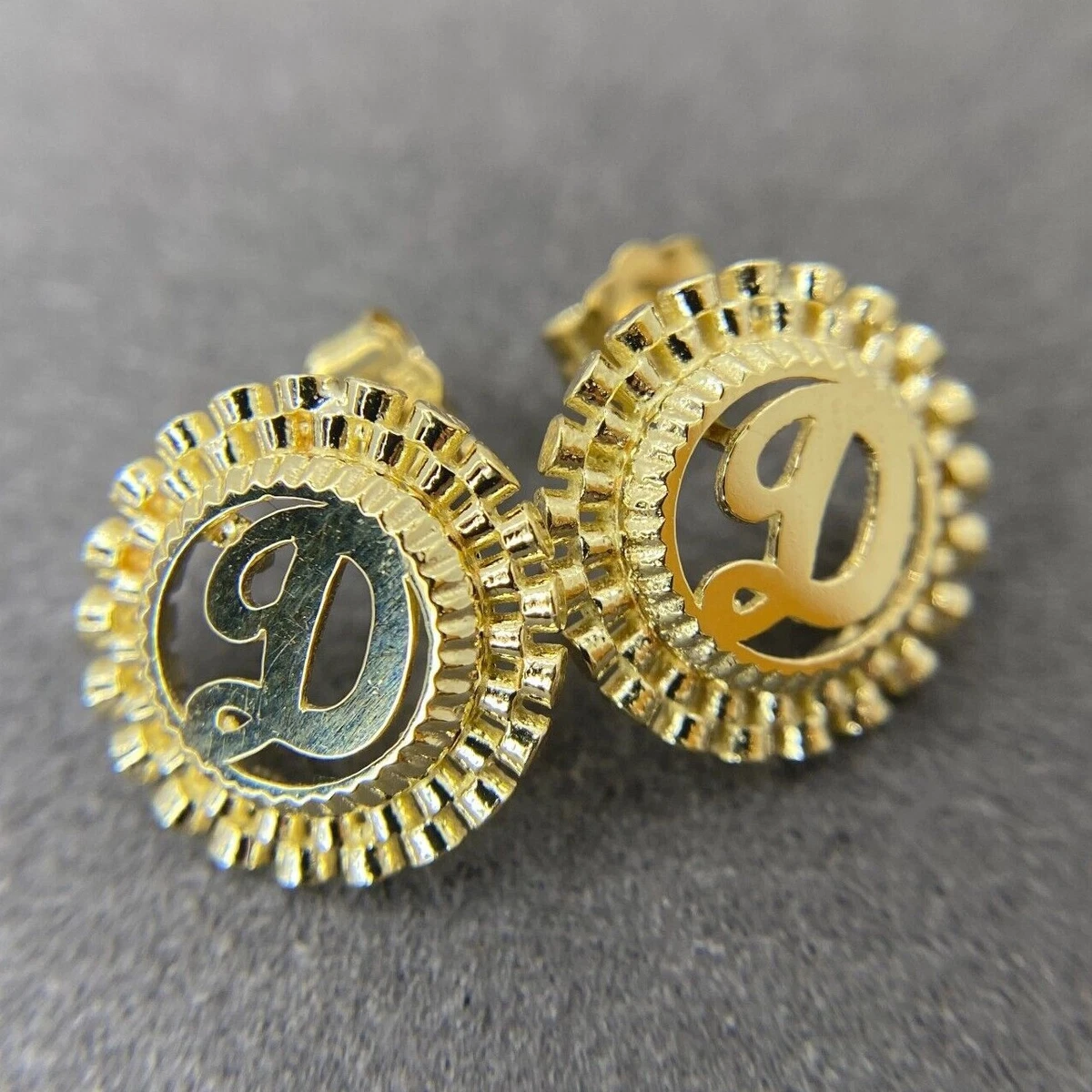 10Kt Gold Initial Letter Earrings V