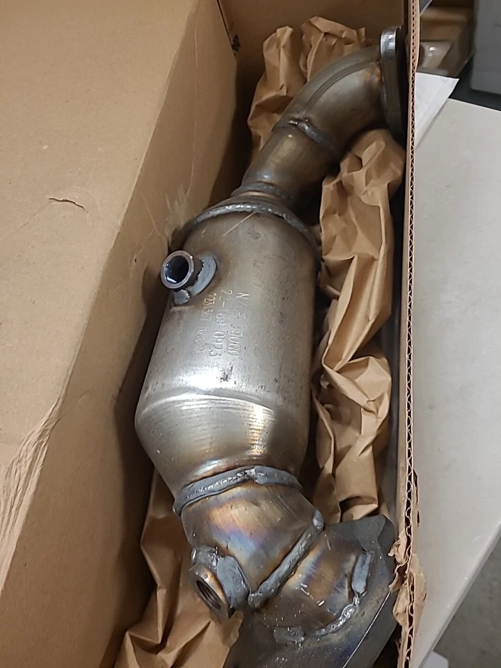 Convertidor catalítico colector Magnaflow 22-169 para Dodge Journey NUEVO Foto 2 de 4