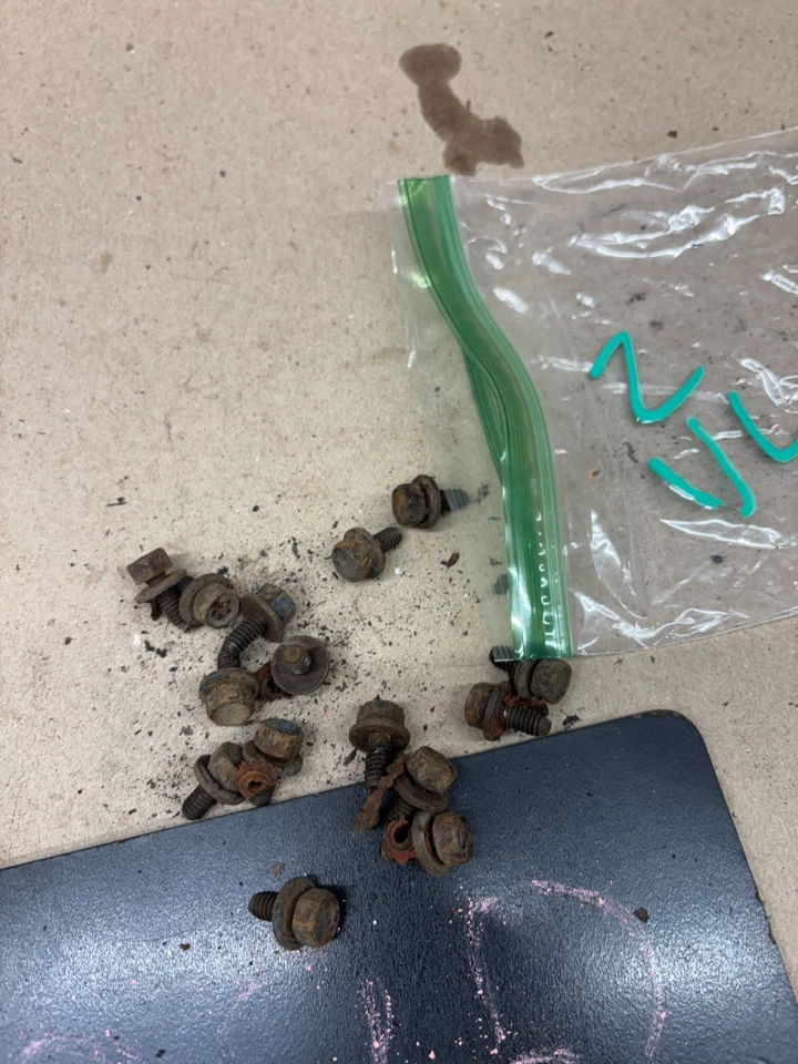 Original Ford 351M 351C 400 VÁLVULA DE MOTOR BASCULANTE CUBIERTA PERNOS CONJUNTO LOTE OE BBF Foto 4 de 4