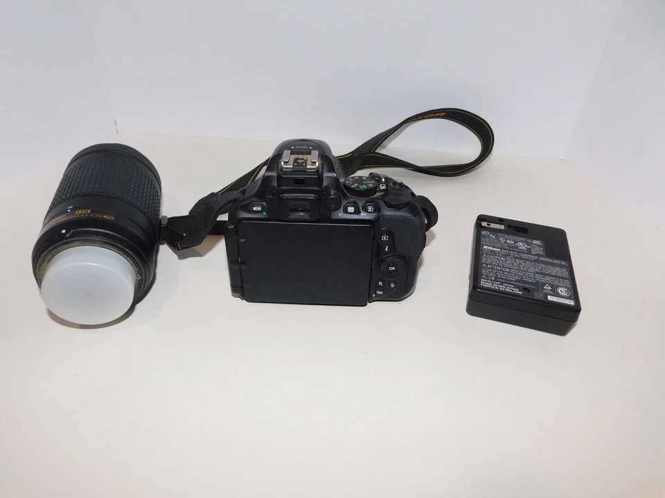 Cámara Nikon D5600 18-55 mm VR + 70-300 mm Foto 2 de 4