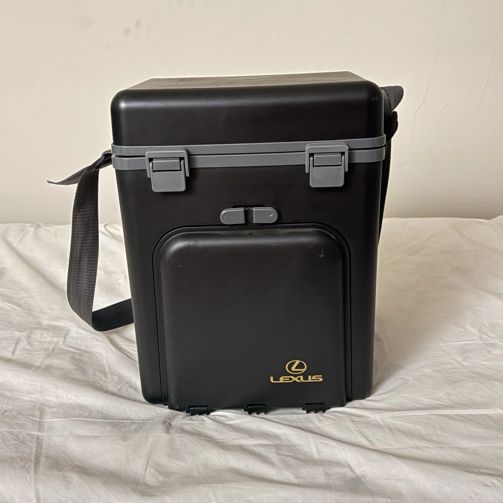 Lexus OEM Cooler Picnic Set With Plates, Silverware, & Shoulder Strap Complete!!