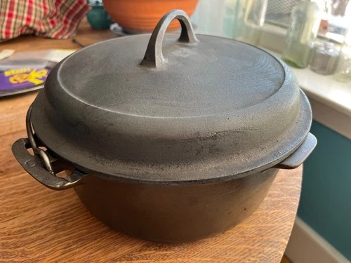 Vintage Griswold No 8 Cast Iron Tite-Top Dutch Oven #833 +Griswold Lid 1288