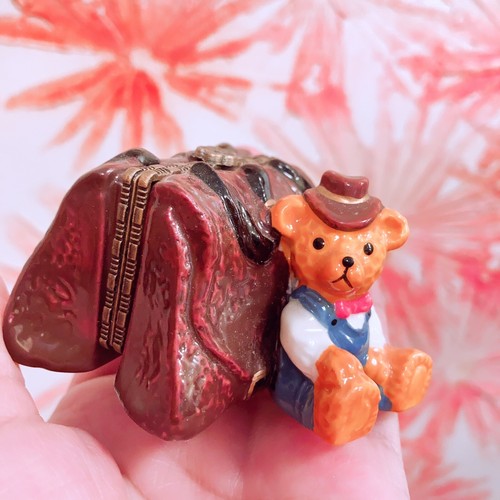 Ceramic English Traveler Teddy Bear With Hat & Leather Duffle Bag Trinket Box - Picture 2 of 7