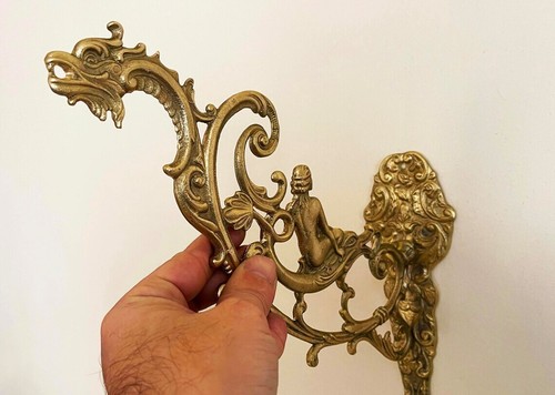 Minimalist Brass Plant Hanger – Modern Wall Mount Planter Bracket | Female Figur - Picture 3 of 5
