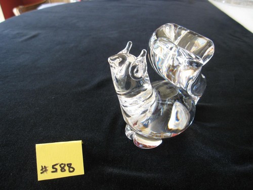 BEAUTIFUL STEUBEN SQUIRREL FIGURINE 4 1/2"H, 4"L, 2 1/2"W, EXCELLENT CONDITION - Picture 4 of 5