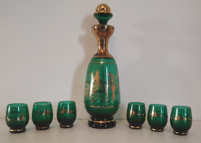 VINTAGE SMARAGDGRÜN VENEZIANISCHES KARAFFE SET / GOLD HANDBEMALTE SZENEN IN VENEDIG