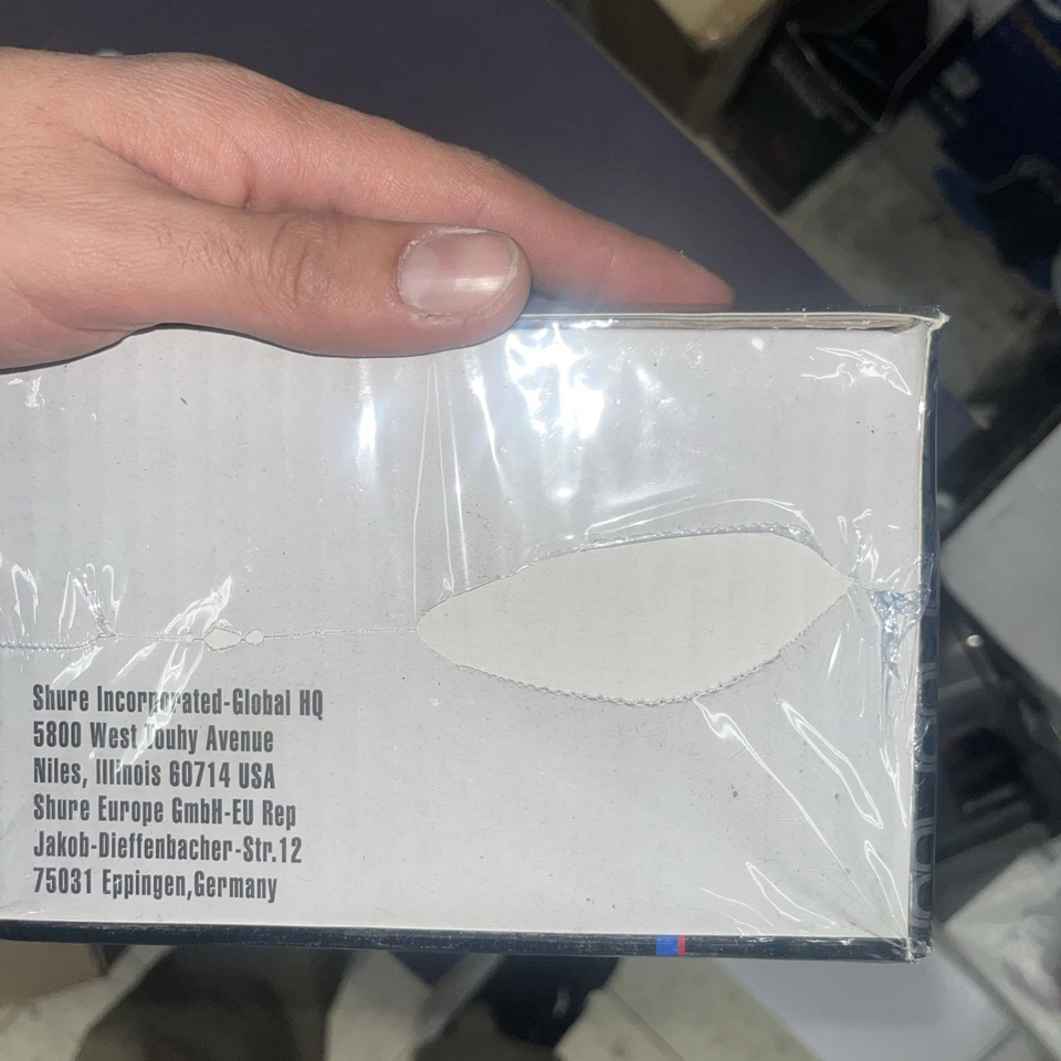 SM7B Vocal / Broadcast Microphone Cardioid Dynamic New - Image 3 of 4