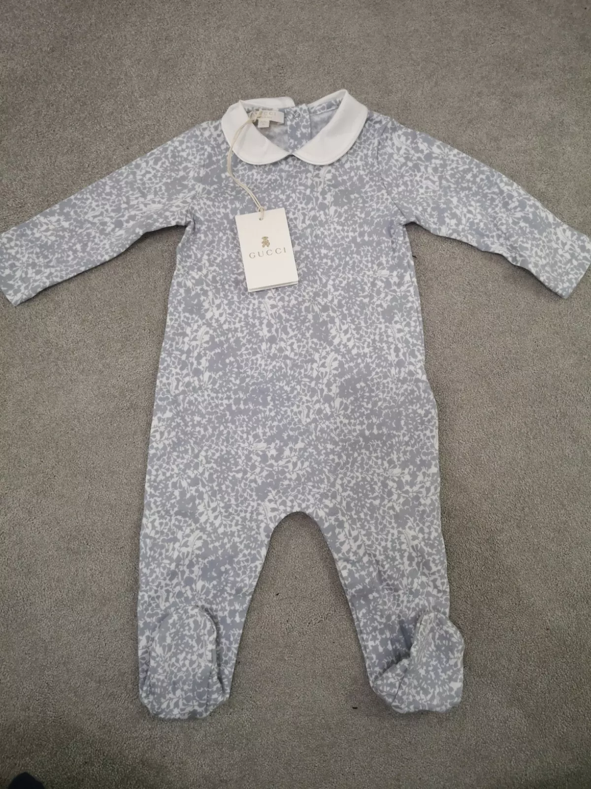 Gucci Baby grow 6 9 mois gris floral avec boite. Inutilisé