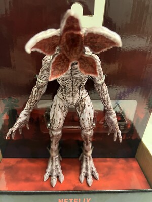 Futura Demogorgon Figure (50個限定) Demogorgon by FUTURA' Sculpture Release Info | Hypebeast