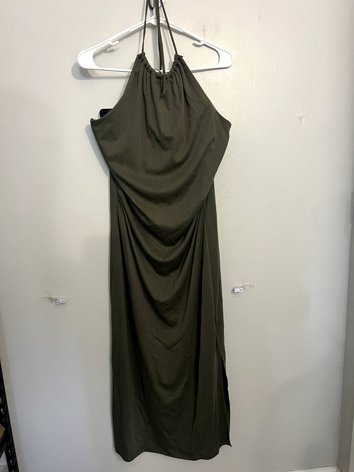 Blue Rain. Womens Dress. Size XL. Green. Sleeveless, around the neck. open Back