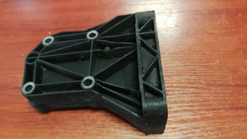 BMW 5 (E60, E61) 2005 Diesel Klimakompressor Halterung 7792202