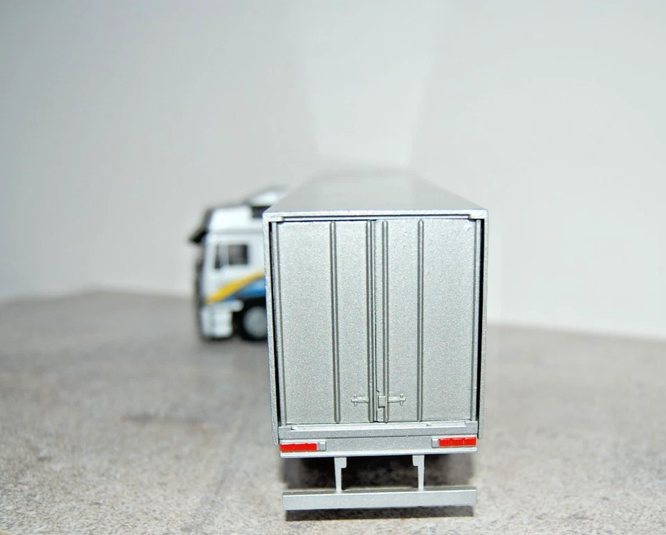 CONRAD 0008 PROMOTIONAL MAN F2000 TRUCK WITH TRI-AXLE BOX TRAILER - Image 4 of 4