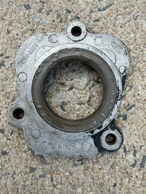 Ford Capri Sierra Escort Antriebsnebenwelle Halter Simmering OHC 72HM6059AA