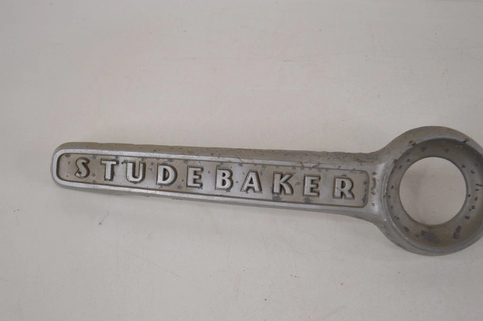 Studebaker President 1955 emblema de maletero cerradura mango adorno Foto 2 de 4