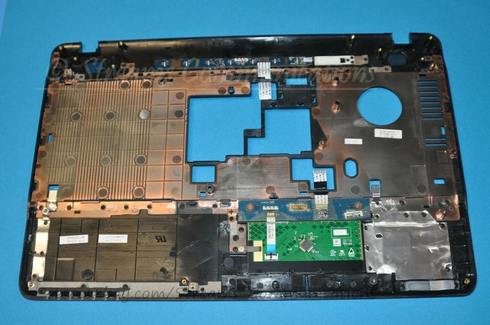 Reposamanos para computadora portátil Toshiba Satellite P755 P755-S5382 con panel táctil Foto 2 de 4