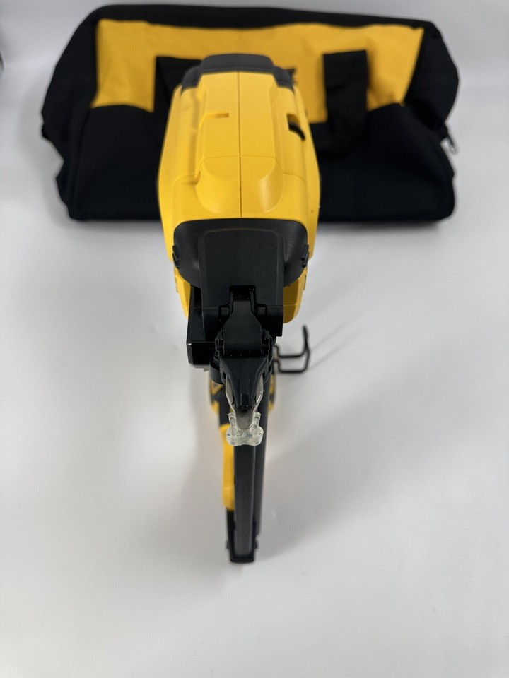 DEWALT 20V MAX XR 18Gauge Brad Nailer (Tool Only) DCN680B (L21