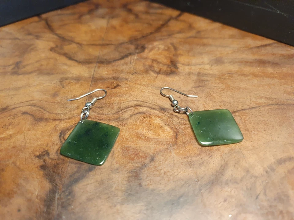 Echte polierte Jade-Ohrringe. 2 cm flache Quadrate. Fantastischer Zustand. - Bild 3 von 4