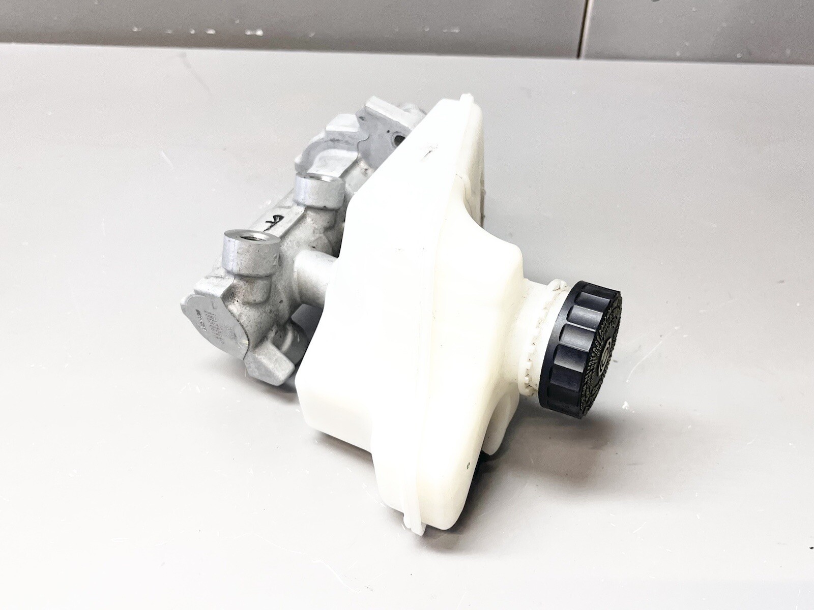 ⭐️2014-2021 MASERATI QUATTROPORTE BRAKE BOOSTER MASTER CYLINDER RESERVOIR OEM