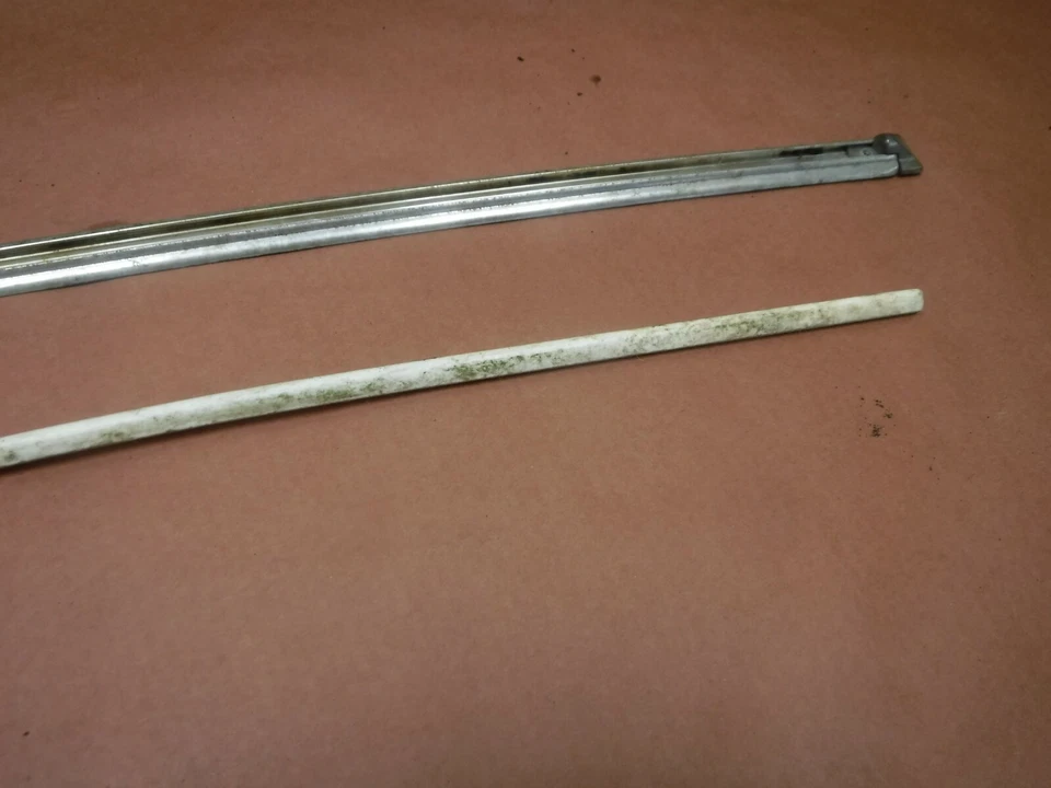 Jeep J10 J20 1980 moldura lateral para-lama de passageiro acabamento fábrica  - Imagem 2 de 4