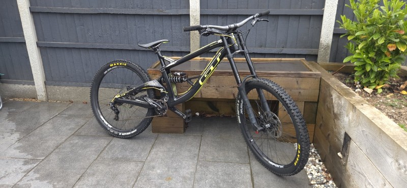GT Fury World Cup Downhill Bike Large 