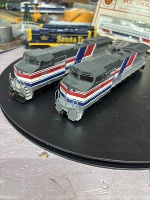 Ho Scale Walthers Train line Dash 8 40BW Amtrak Lot Of 2