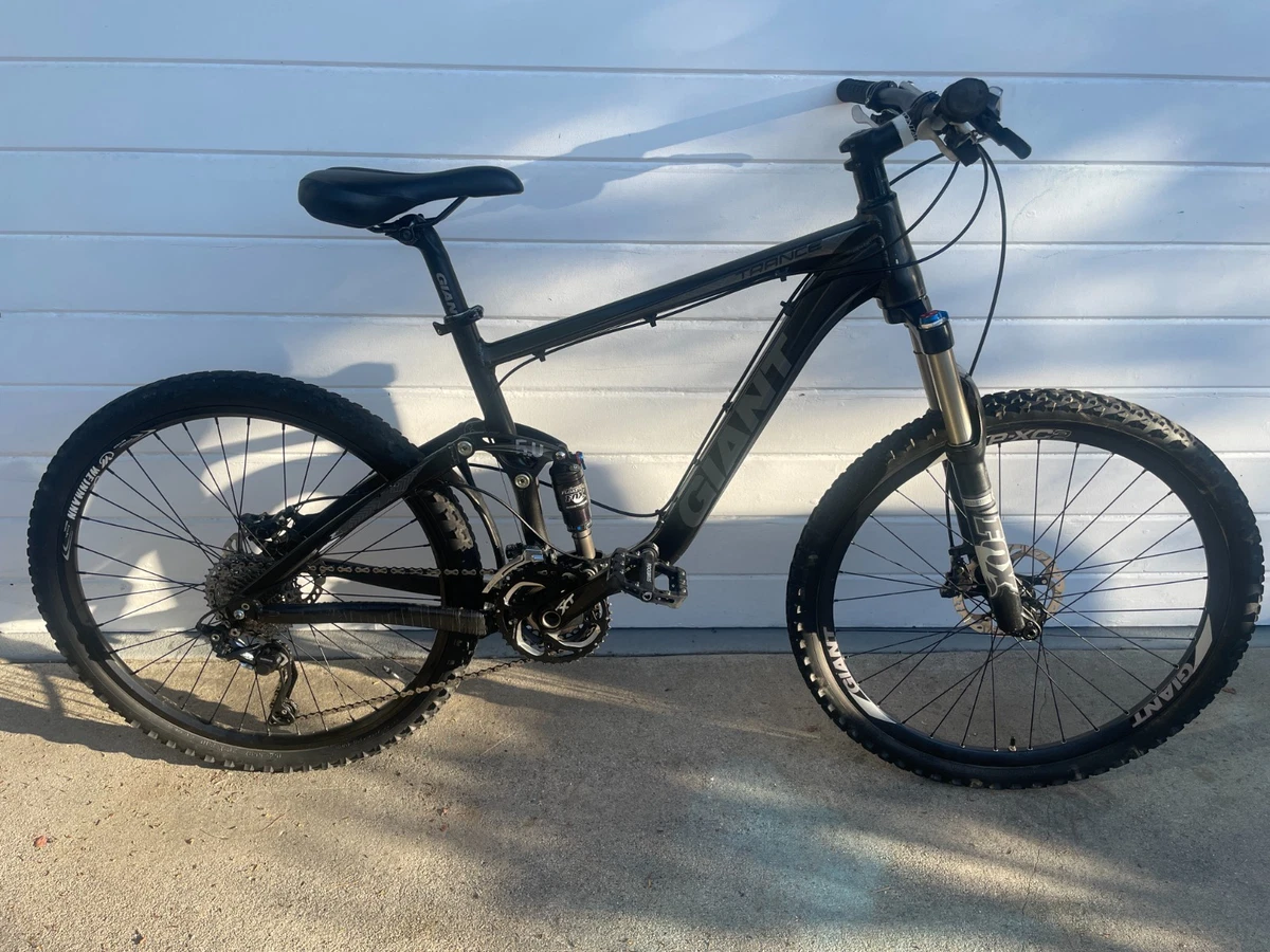 Giant Mountain Bike Full Suspension (Front & Rear) 26 in Bikes for