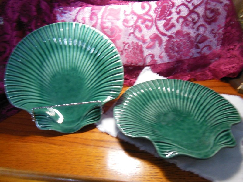 Olfaire Majolica Clam Shell Plates 2 Dish Bowl Portugal Blue Green Glaze in VGC