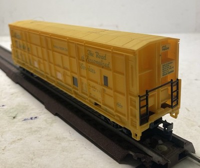 Life-Like HO Scale 50 Ft Thrall Door Box Car Illinois Terminal ITC #7800 yellow