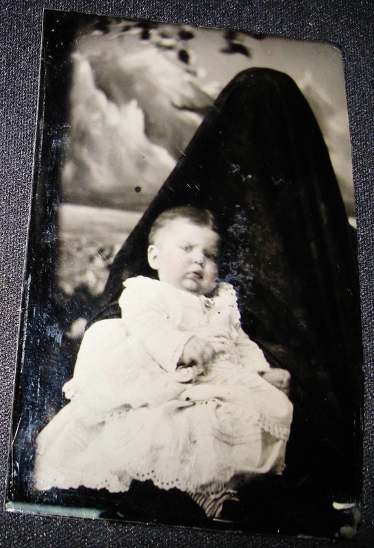 ANTIQUE TINTYPE PHOTO BABY ON LAP OF SPOOKY HIDDEN MOTHER COVERED BY DARK SHROUD