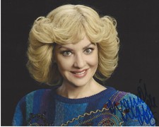 WENDI MCLENDON-COVEY SIGNED AUTHENTIC 'THE GOLDBERGS' 8X10 PHOTO D w/COA ACTRESS