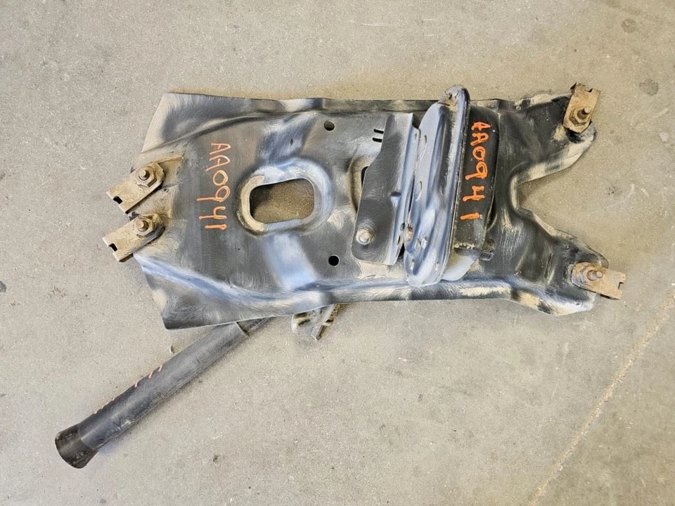 Ford F250 F350 SRW 2006 usado OEM marco de rueda de repuesto montaje portador montaje Foto 2 de 4