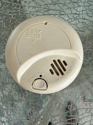 First Alert SC9120BL Hardwired Smoke & Carbon Monoxide Detector with Battery.