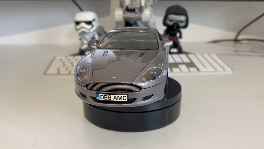 Aston Martin DB9 2004 Minichamps 1:18 Diecast Model Car, Grey