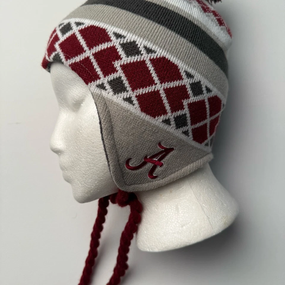 University of Alabama Crimson Tide fleece lined ear flap hat with pompom Foto 2 de 4