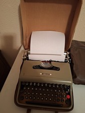 Olivetti Lettera 22 Portable Typewriter 1950’s Italy with Case Tested Working thumbnail