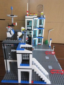 LEGO CITY POLICE STATION 7498 box manual DISCOUNT SHIPPING AVAILABLE PLEASE READ