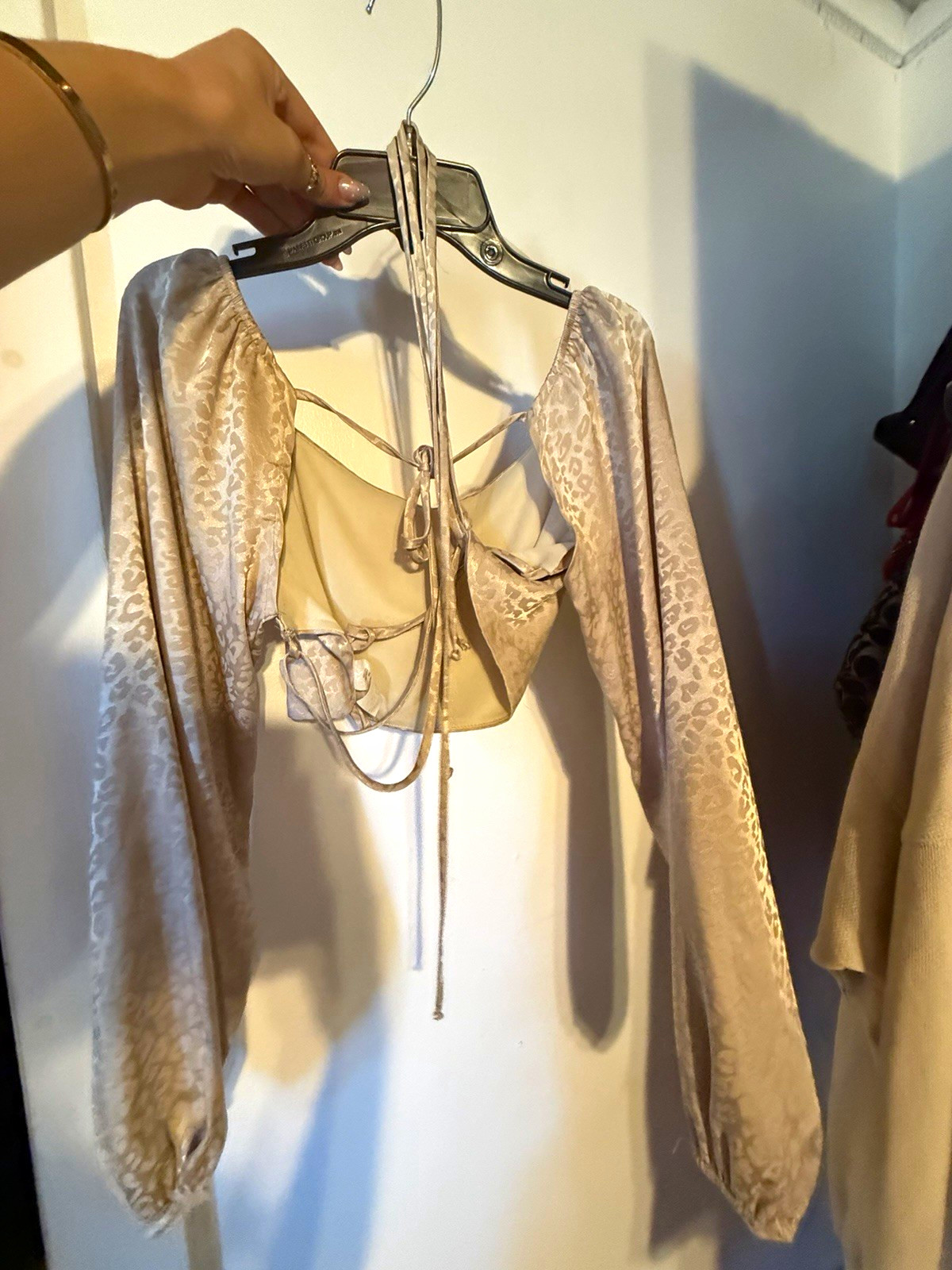Women’s XS Beige Satin Leopard Print Cropped Blouse Square Neck Tie Back