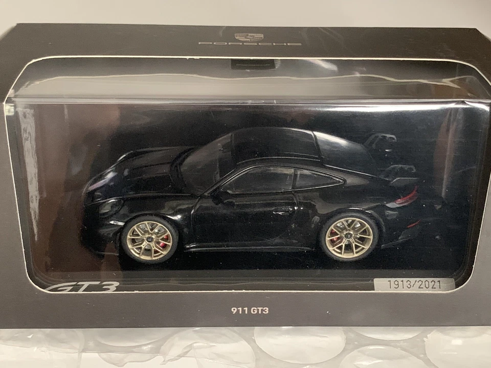 Porsche 911 GT3 (992) 2021 Jet Black Metallic Лимитированная серия Minichamps 1:43 - Изображение 3 из 4