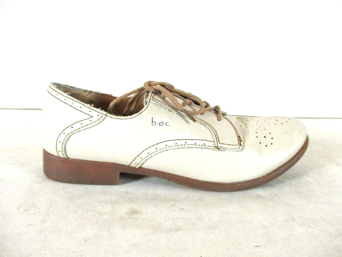 B O C Beige Leather Walking Tennis Shoes Women s 8 SW51