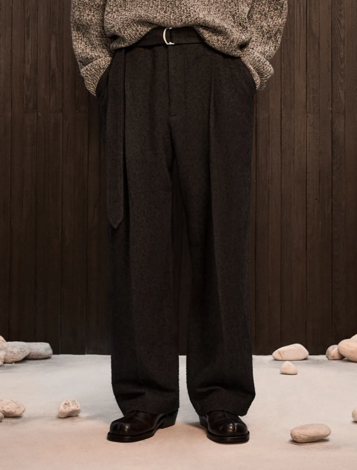 パンツ RONRON OFF BALANCE PLEAT LAYERED PANTS Leonie Pleated Tapered Pant - Safari – Derek Lam