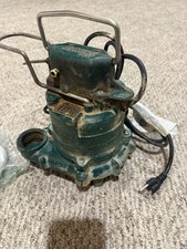 Zoeller M53-D Cast Iron Submersible Sump Pump 1-1/2"npt  + Check Valve. Working!