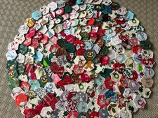 CHRISTMAS SMALL PATCHWORK HEXAGONS X 200 READY TACKED BRAND NEW