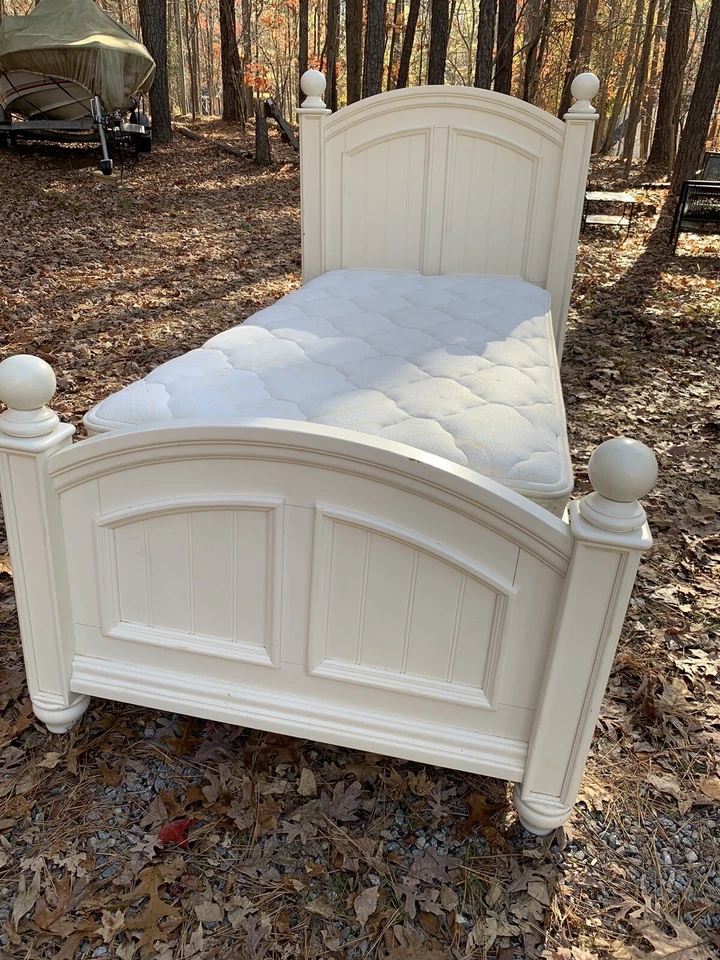 Marco de cama doble con cabecero, estribo y somier (blanco/crema) Foto 2 de 4