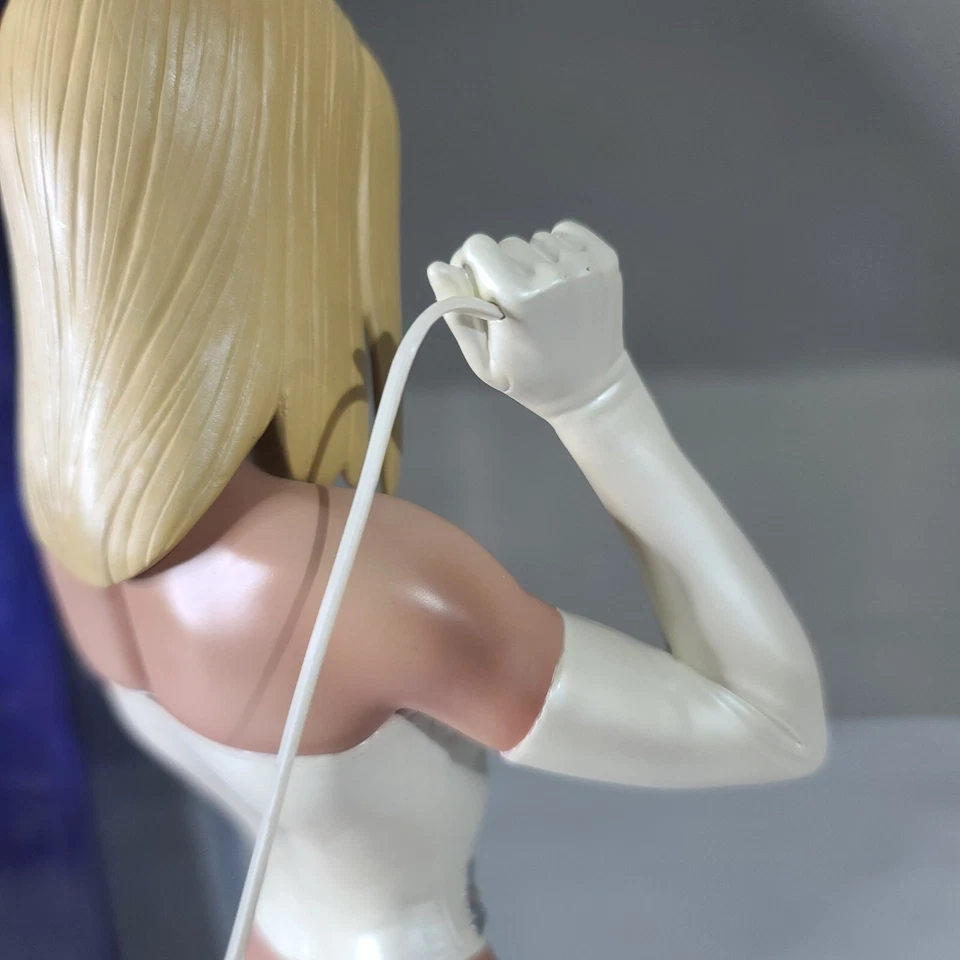 SIDESHOW EXCLUSIVO EMMA FROST WHITE QUEEN COMIQUETTE 10924/2000 Foto 4 de 4
